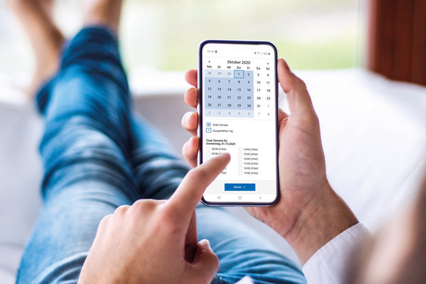 Ein Terminbuchungsportal auf dem Smartphone.